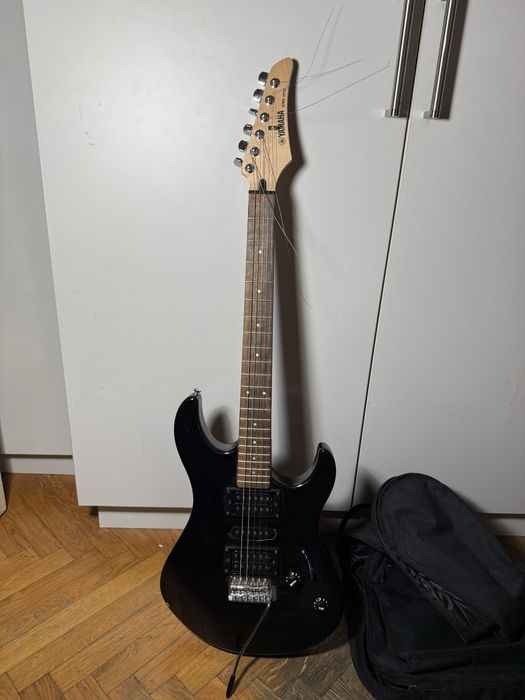 Chitara electrica Yamaha ERG121C