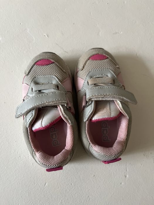 Продам детские кроссовки для девочки