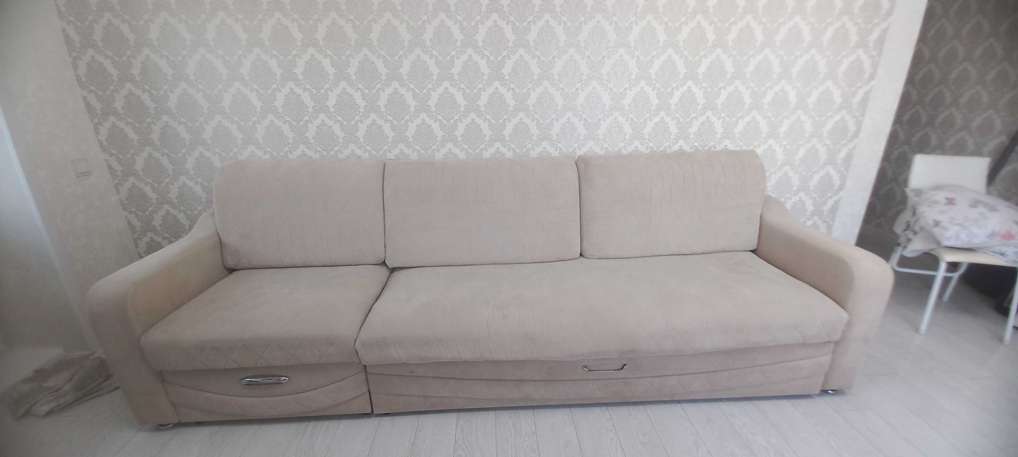Диван и стулья продаются