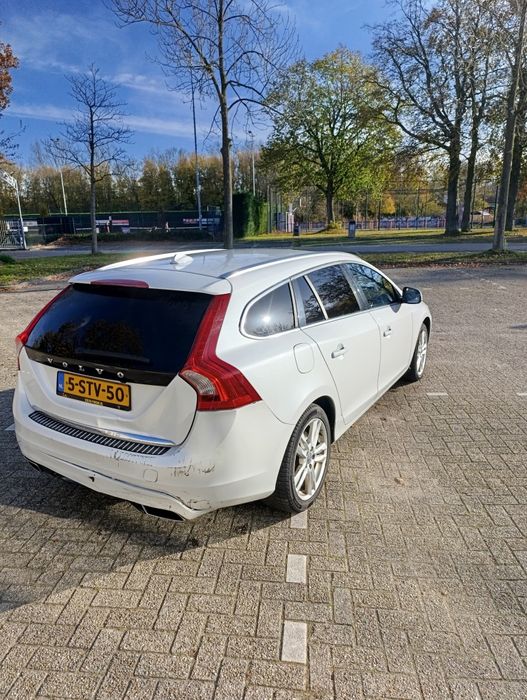 Volvo V60 Plug-in Hybrid AWD Full Option
