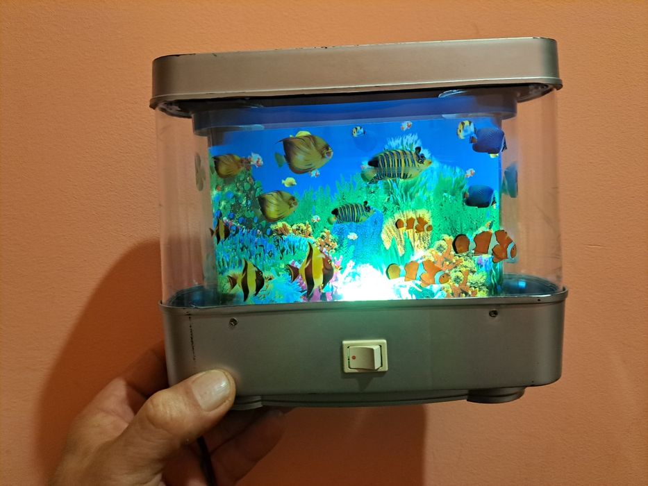 Нощна лампа с ефект аквариум