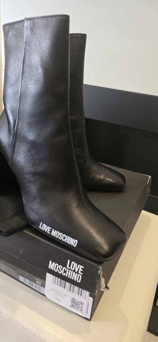 Love Moschino дамски боти ,41 номер