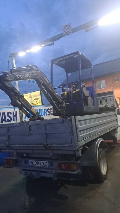 Miniexcavator de închiriat