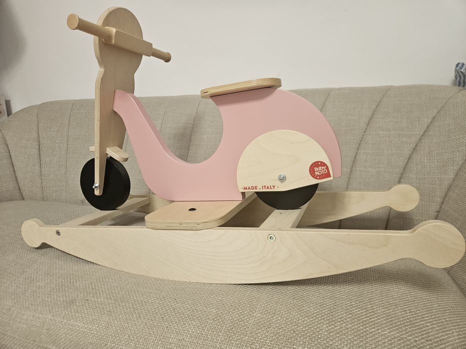Balansoar lemn copii tip scuter vespa Baby Moto