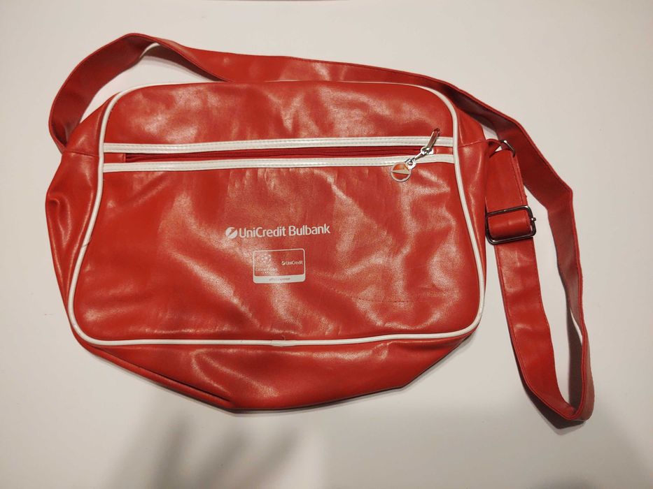 Продавам чудесна кожена чанта на УниКредит Булбанк Ад