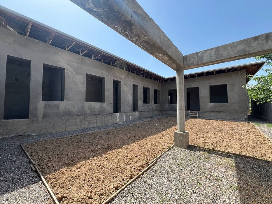 Продается недостроений участок .