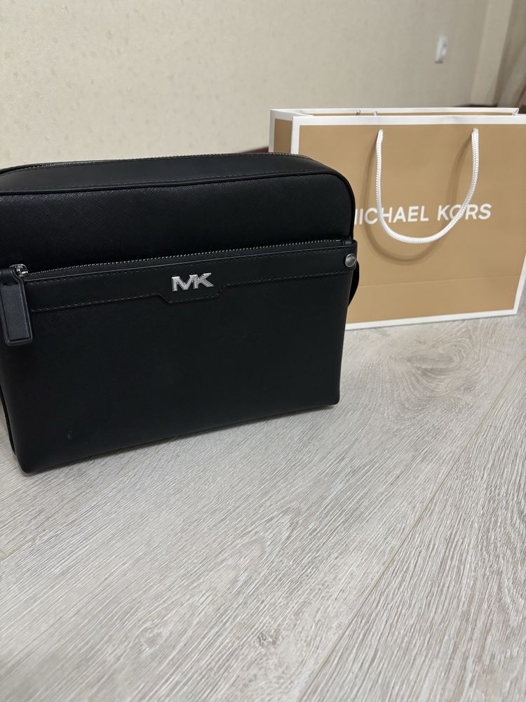 Сумка фирмы Michael Kors