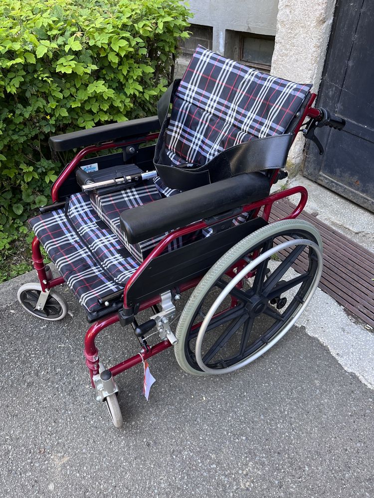 Scaun cu rotile /scaun handicap