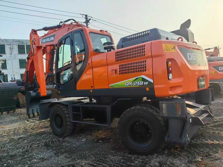 Продается Экскаватор Develon 210W