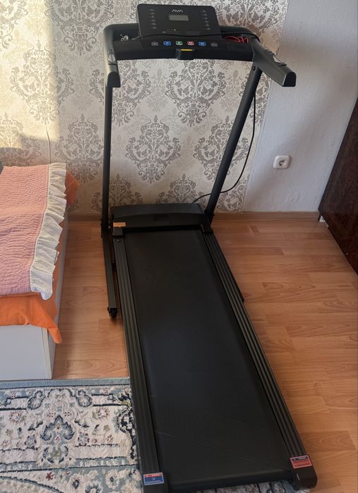 Продам беговую дорожку AVA