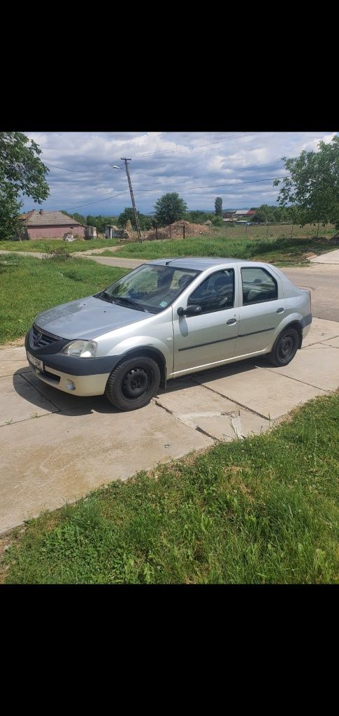 Vând Dacia Logan