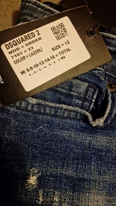 Blugi Dsquared2 Copii
Lungimea totala a blugilor sunt de 80 cm