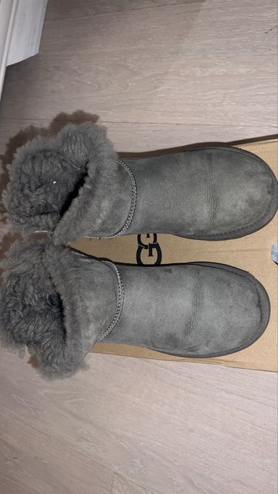Cizme UGG piele intoarsa originale Mini Bailey cu cristal