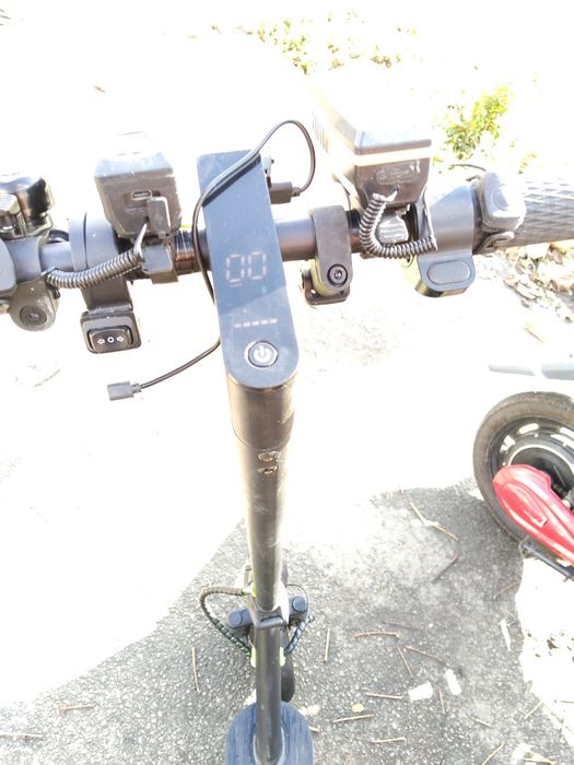 Vând sau schinb trotineta electrica