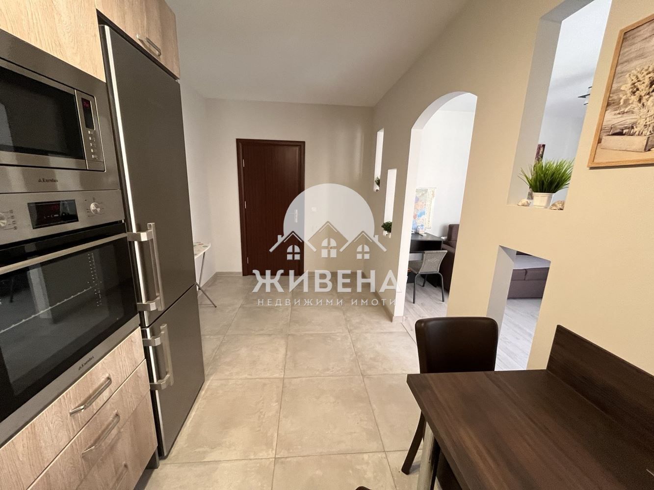 Продавам обзаведен 3-стаен апартамент, кв. Младост 1, с паркомясто