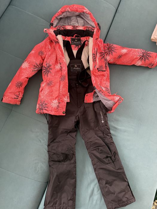 Продам лвжный костюм на девочку