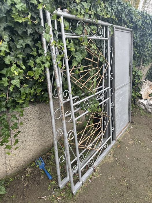 Врати за гараж + 2 колони нови