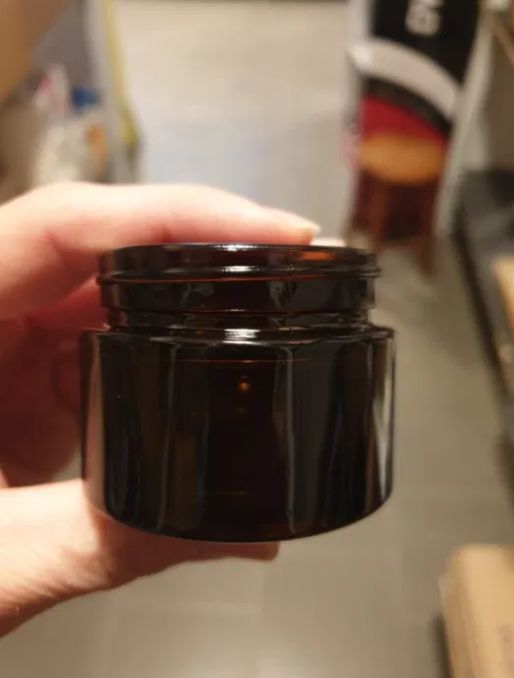 Recipiente noi din sticla bruna - produse cosmetice - 50 ML - 3 lei