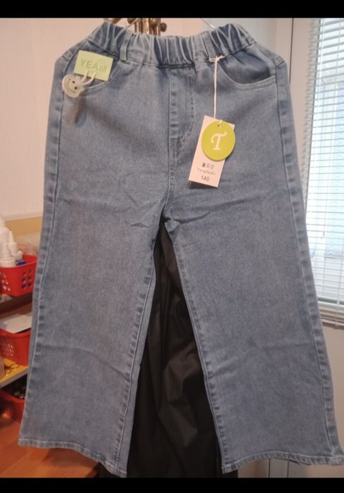 Продам новые джинсы 3000,140рост