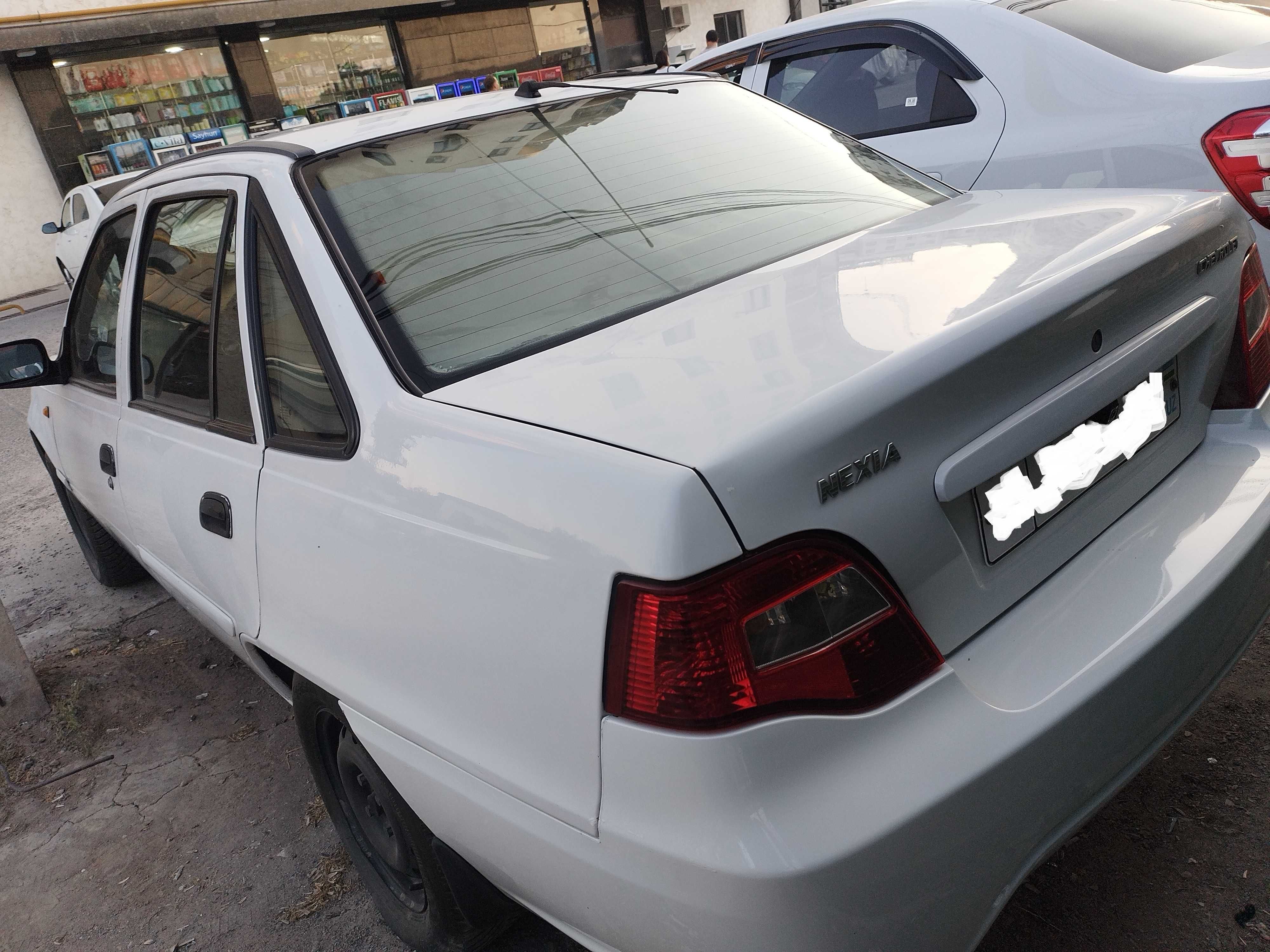 NEXIA-2 сотилади. 2010 йил 272 208 км юрган.
