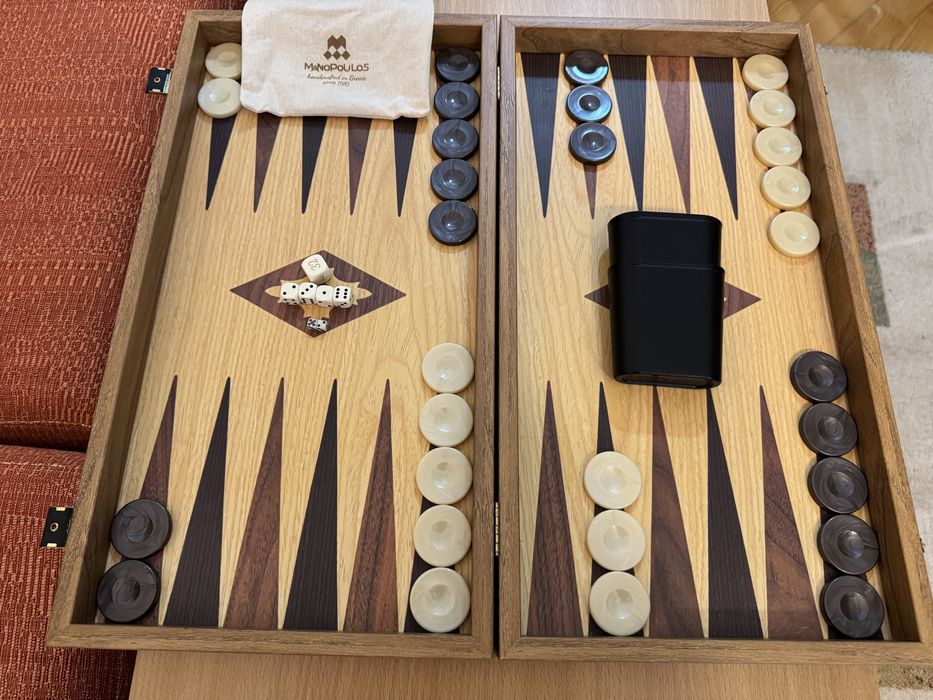 Табла за игра от Дъб и Орех с размер 52x48 см