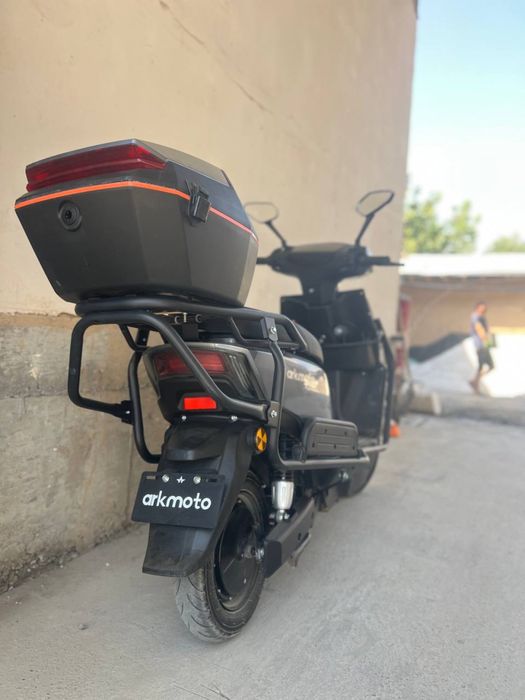 Srochna original skuter sotiladi