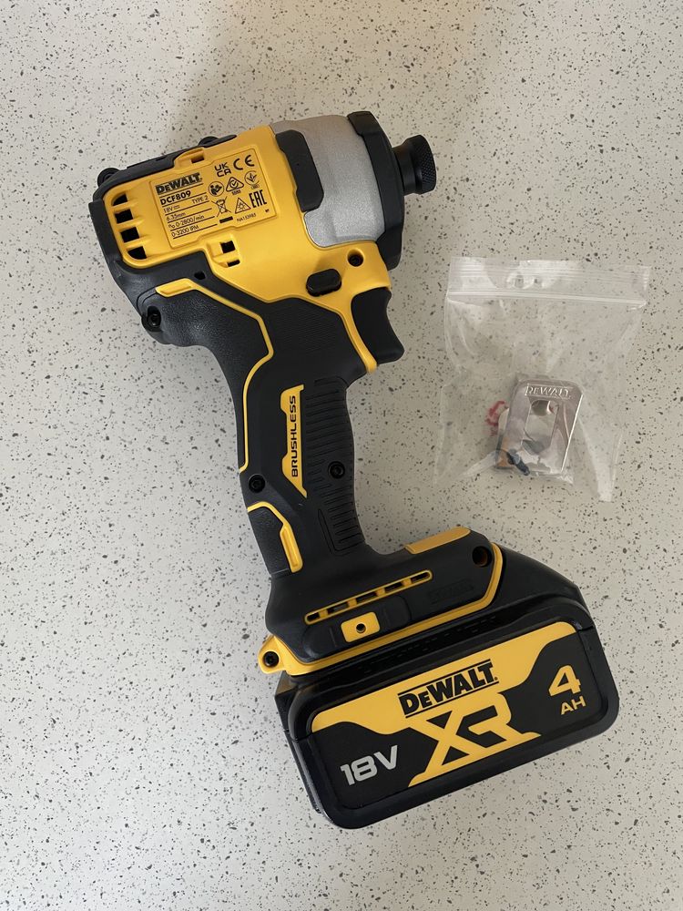 DeWALT Impact  DCF 809 XR. Combo Cu Baterie de 4Ah, Original Nou.