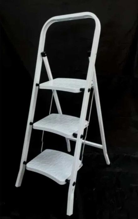 Scari pliabile din otel cu 3 trepte NOI - 100 Lei bucata