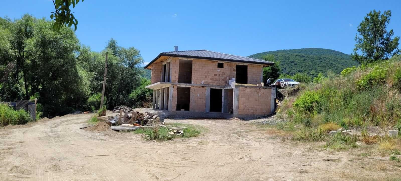 ПРОДАВА :Къща новострояща се с. Стража област Търговище