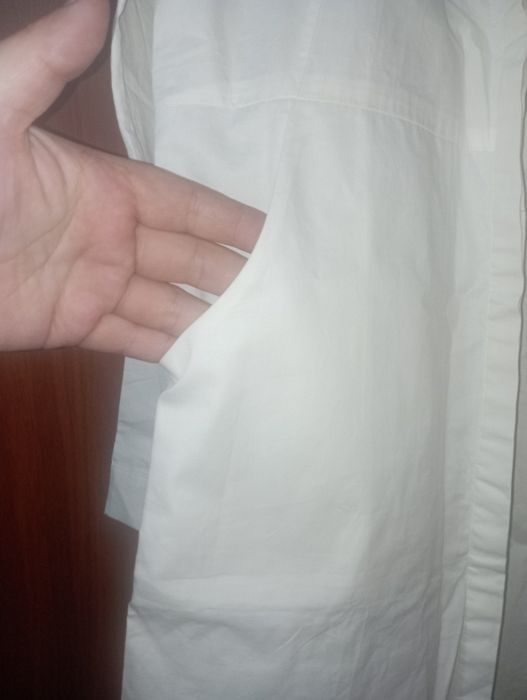 Oq kostyum kiyilmagan