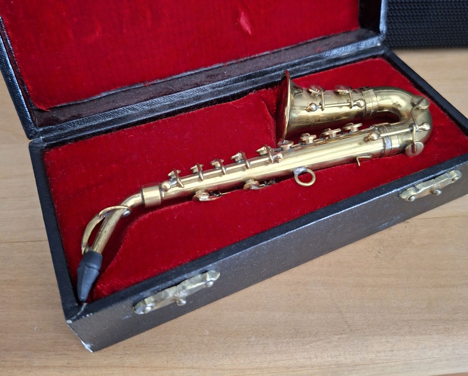 Jucarie alama saxofon alto macheta alama miniatura .