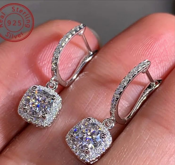 Сребърни обеци с мойсанит