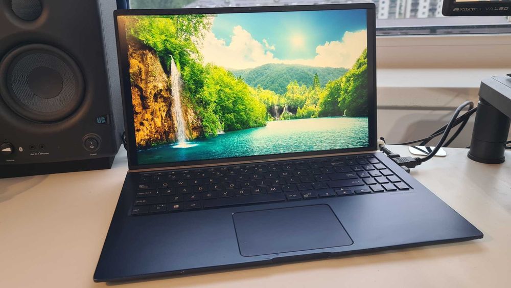 Laptop rapid, subtire si usor ASUS ZenBook UX533FD, i7, GTX 1050, 512