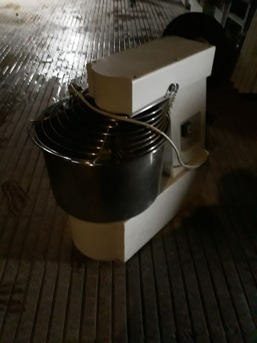 Malaxor de 32 kg.made Italia preț.5200 lei.la 380v.