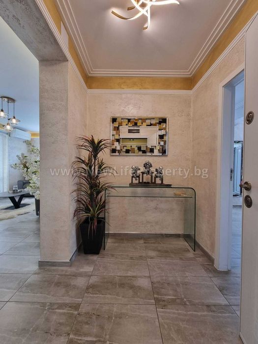 Продава се Тристаен апартамент в к.к. Слънчев бряг - 119 кв.м за 1874 €/кв.м - Снимка #1