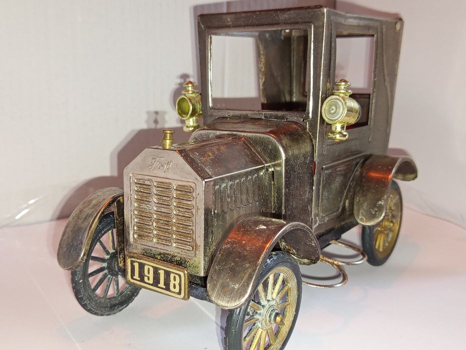 Machetă rară Ford 1918 din metal complet cu muzicuță