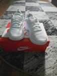 Vand adidasi sport Nike ca si noi
