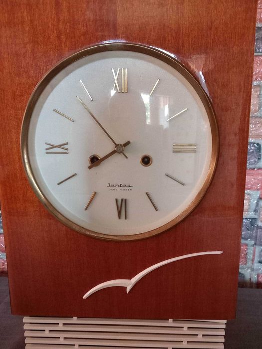 Стар руски часовник Янтар