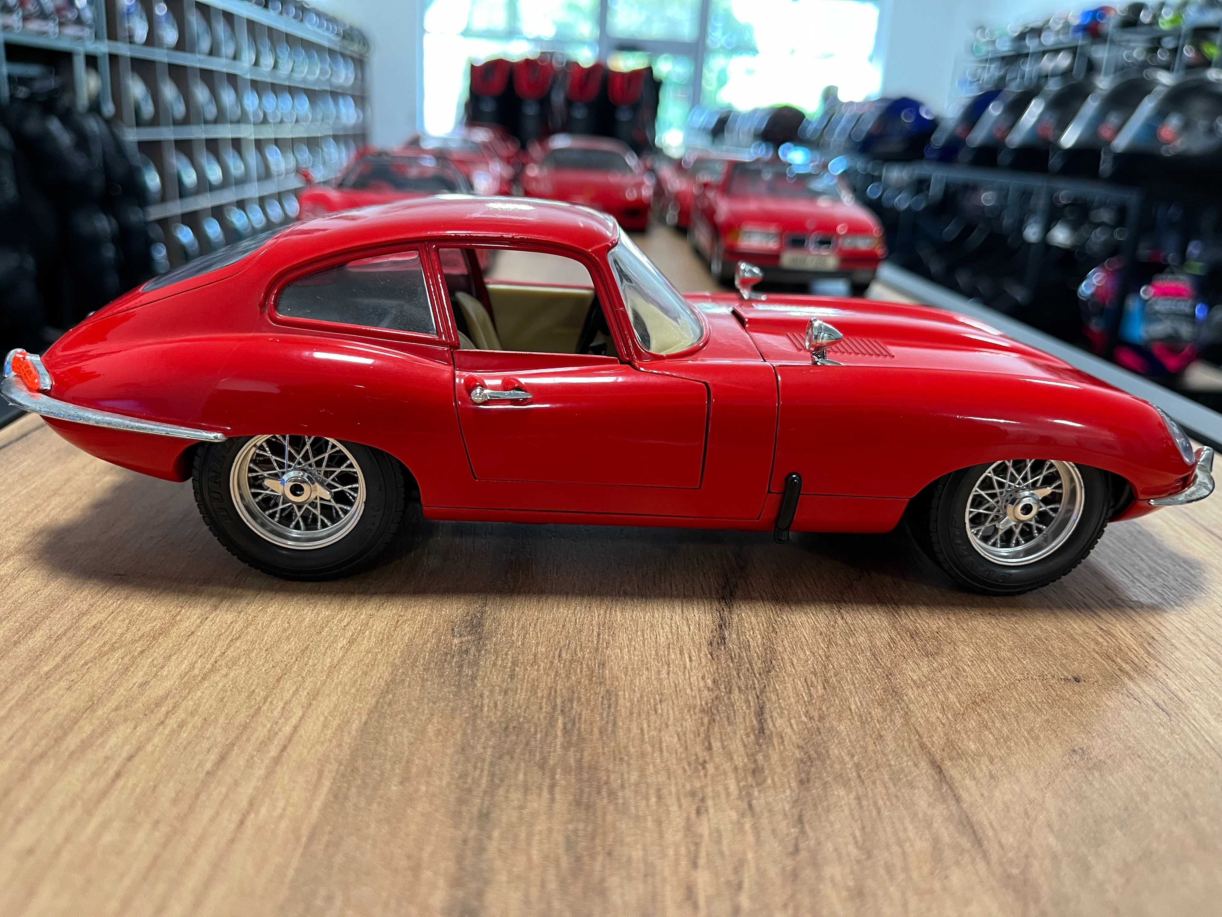 BBURAGO метална колекционерска количка модел JAGUAR E-TYPE COUPE  1:18
