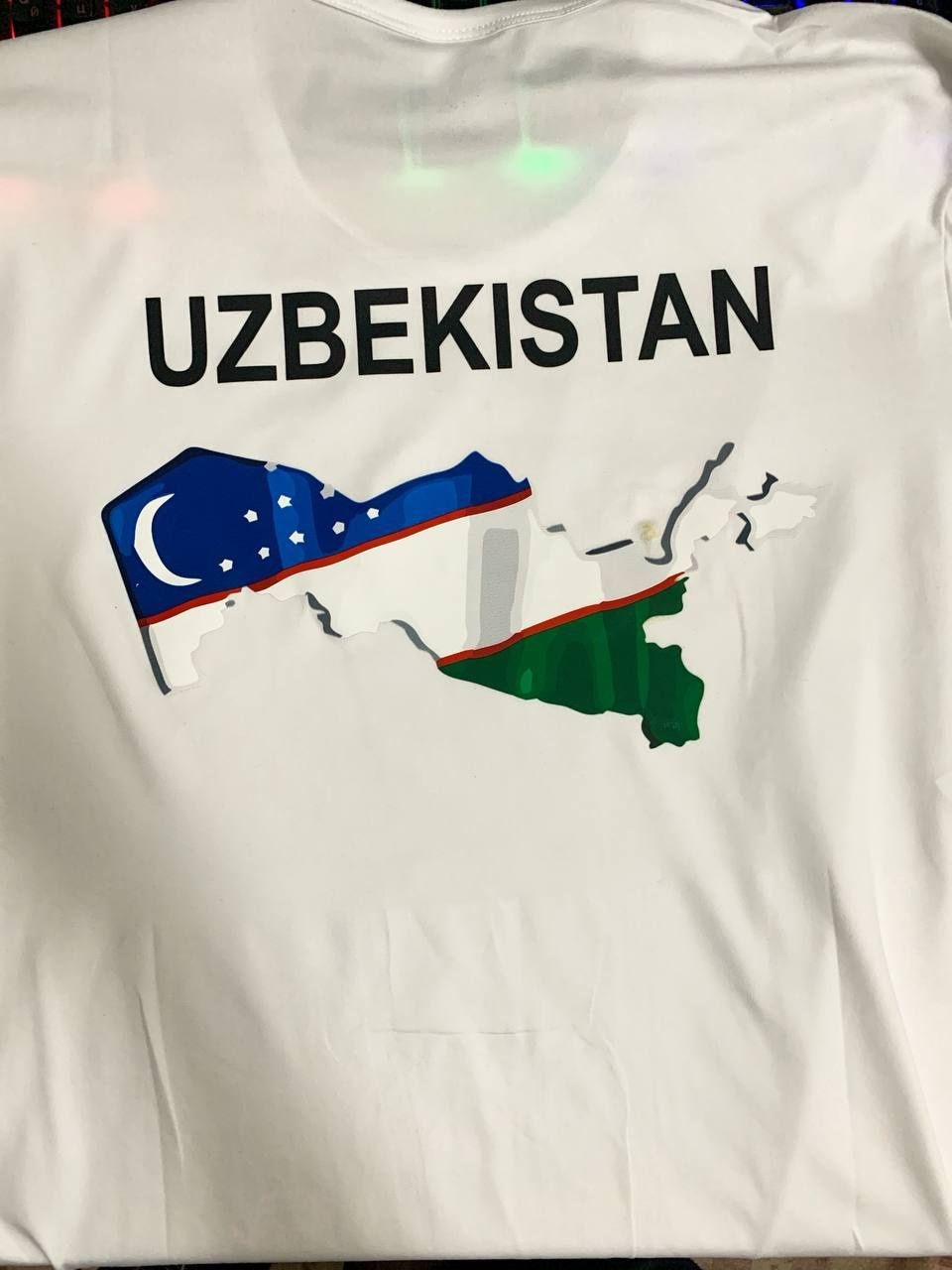 Futbolka va bakallarga rasm yopishtirib beramiz