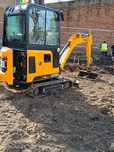 Închiriez mini excavator