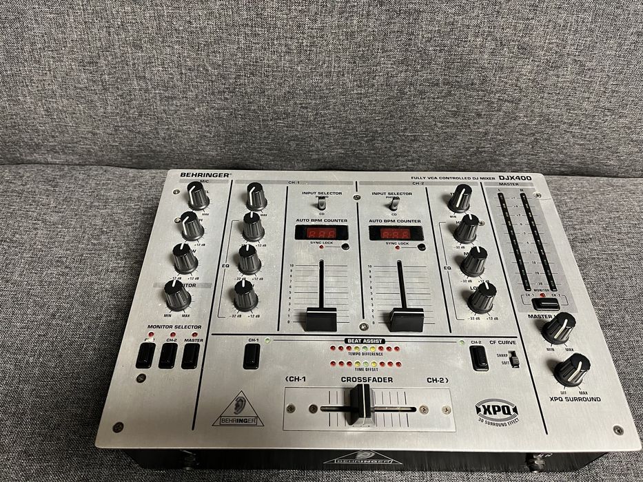 Dj пулт Behringer DJX 400