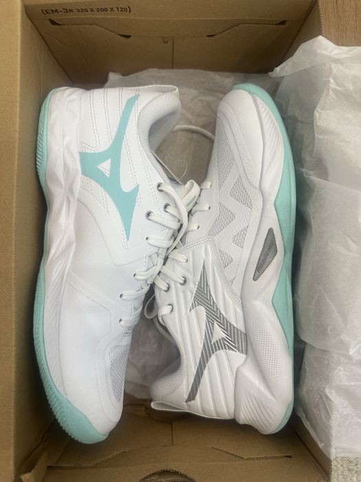 Волейбольные кроссовки оригинальные Mizuno Wave momentum pro (25.5 см)