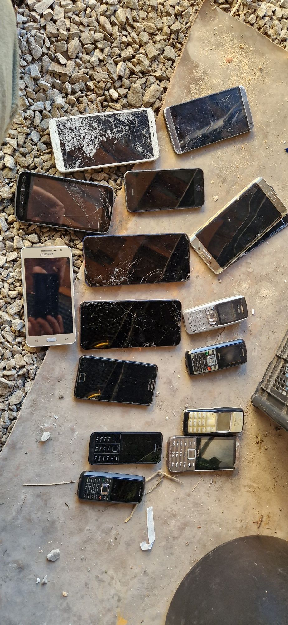 Lot 15 telefoane
