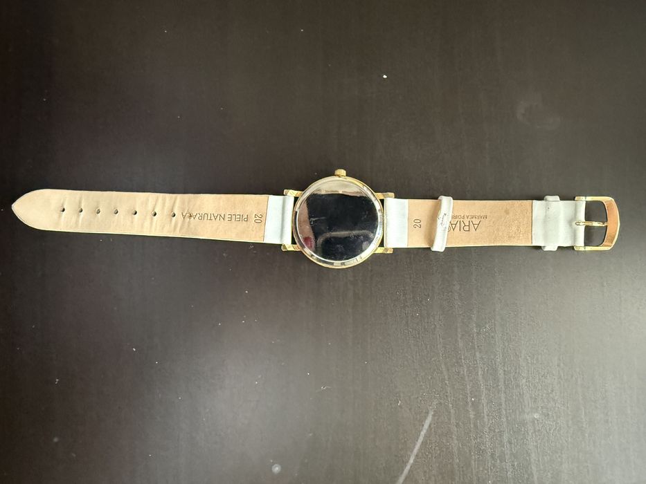 Ceas auriu cu harta lumii