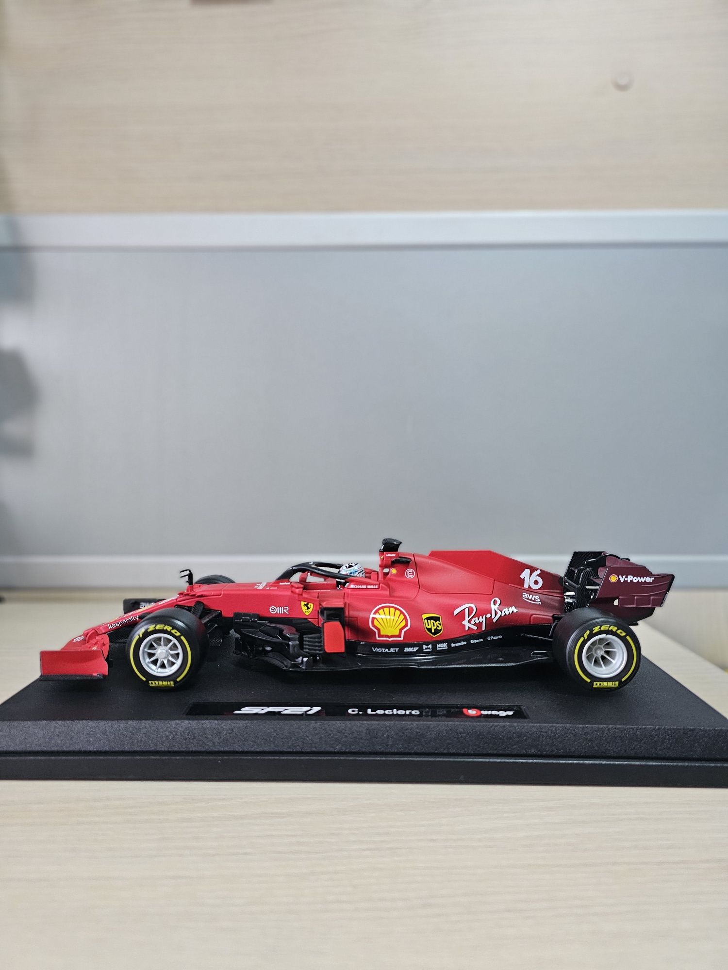 Ferrari SF21 1:18