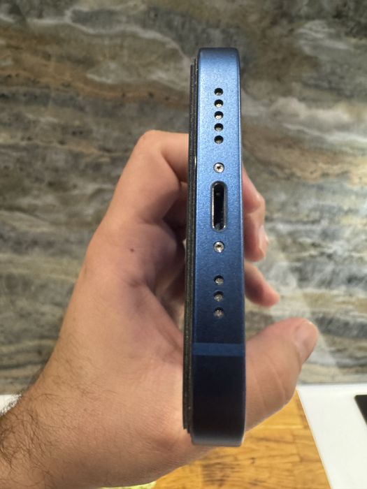 iPhone 13 128 GB & Apple silicon case