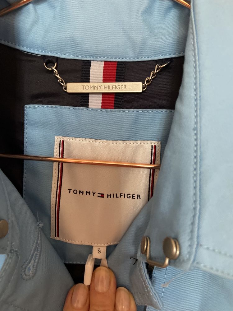 Нов, с етикети, син шлифер тренч Tommy Hilfiger, S
