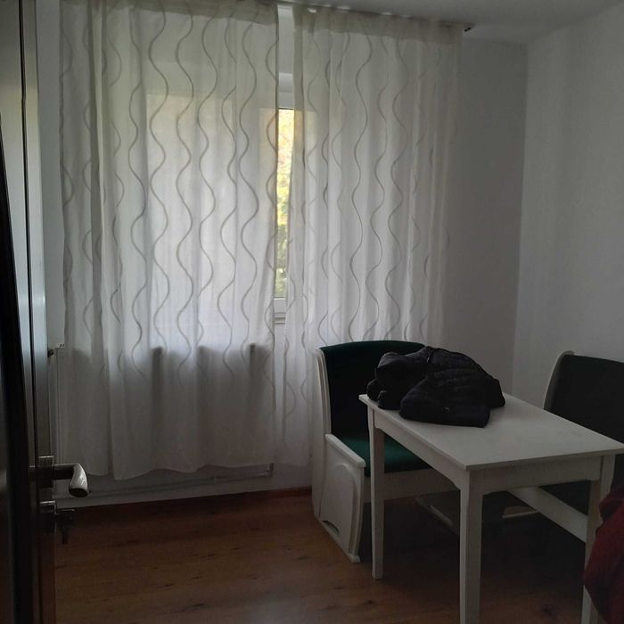 Inchiriez apartament