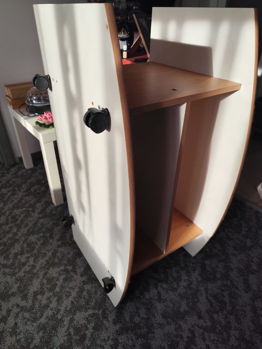 Vând măsuță pentru televizor